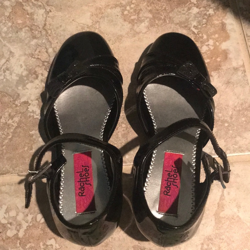 Girls black patent leather shoes